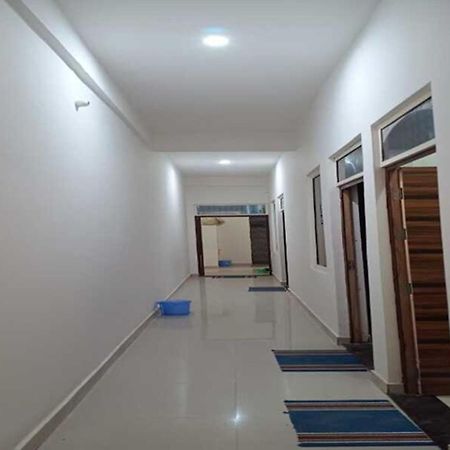 Hotel Geeta Dham à Vrindāvan Extérieur photo
