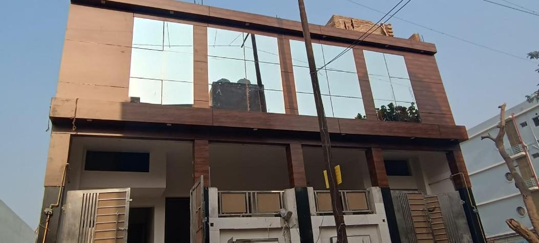 Hotel Geeta Dham à Vrindāvan Extérieur photo