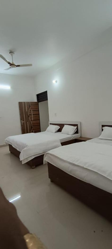 Hotel Geeta Dham à Vrindāvan Extérieur photo