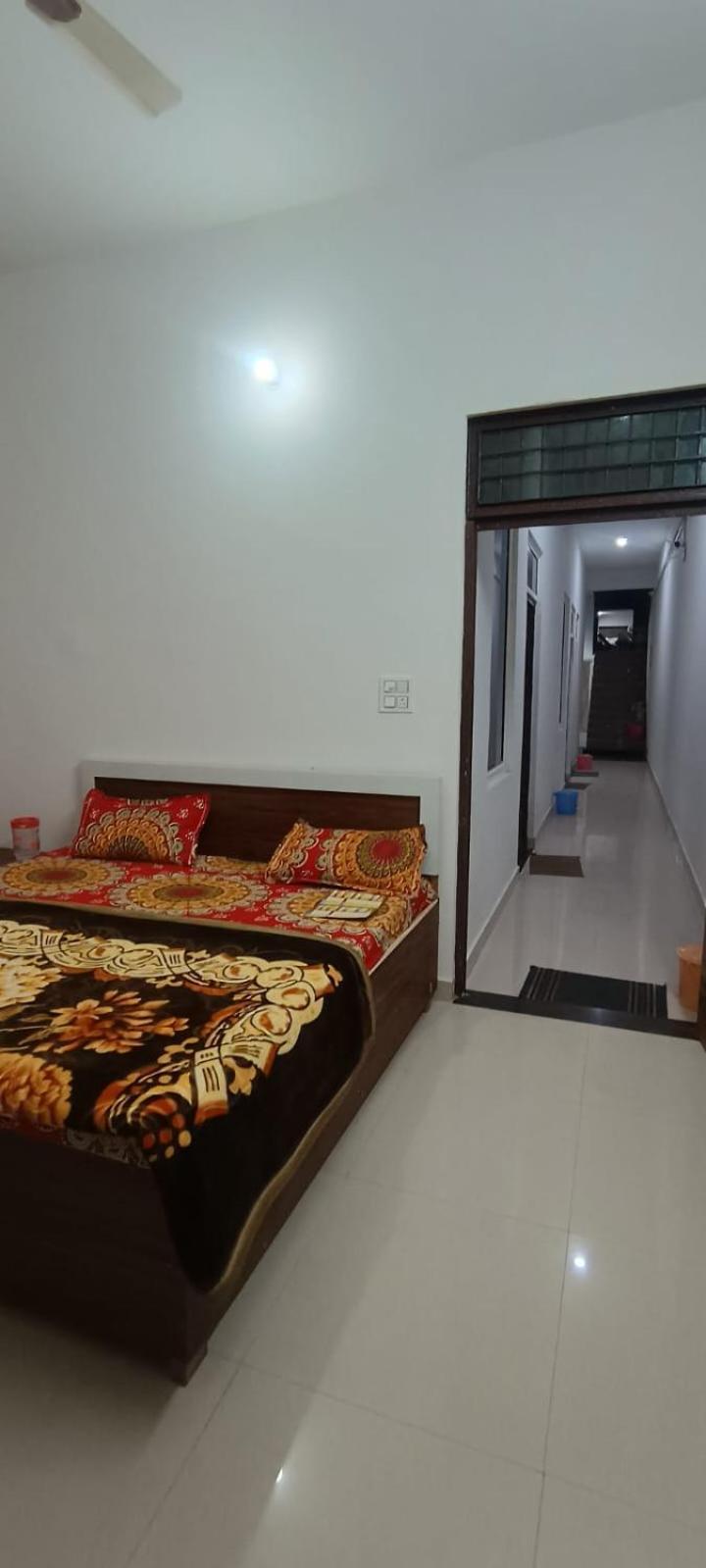 Hotel Geeta Dham à Vrindāvan Extérieur photo