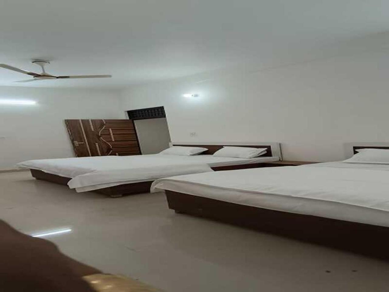 Hotel Geeta Dham à Vrindāvan Extérieur photo