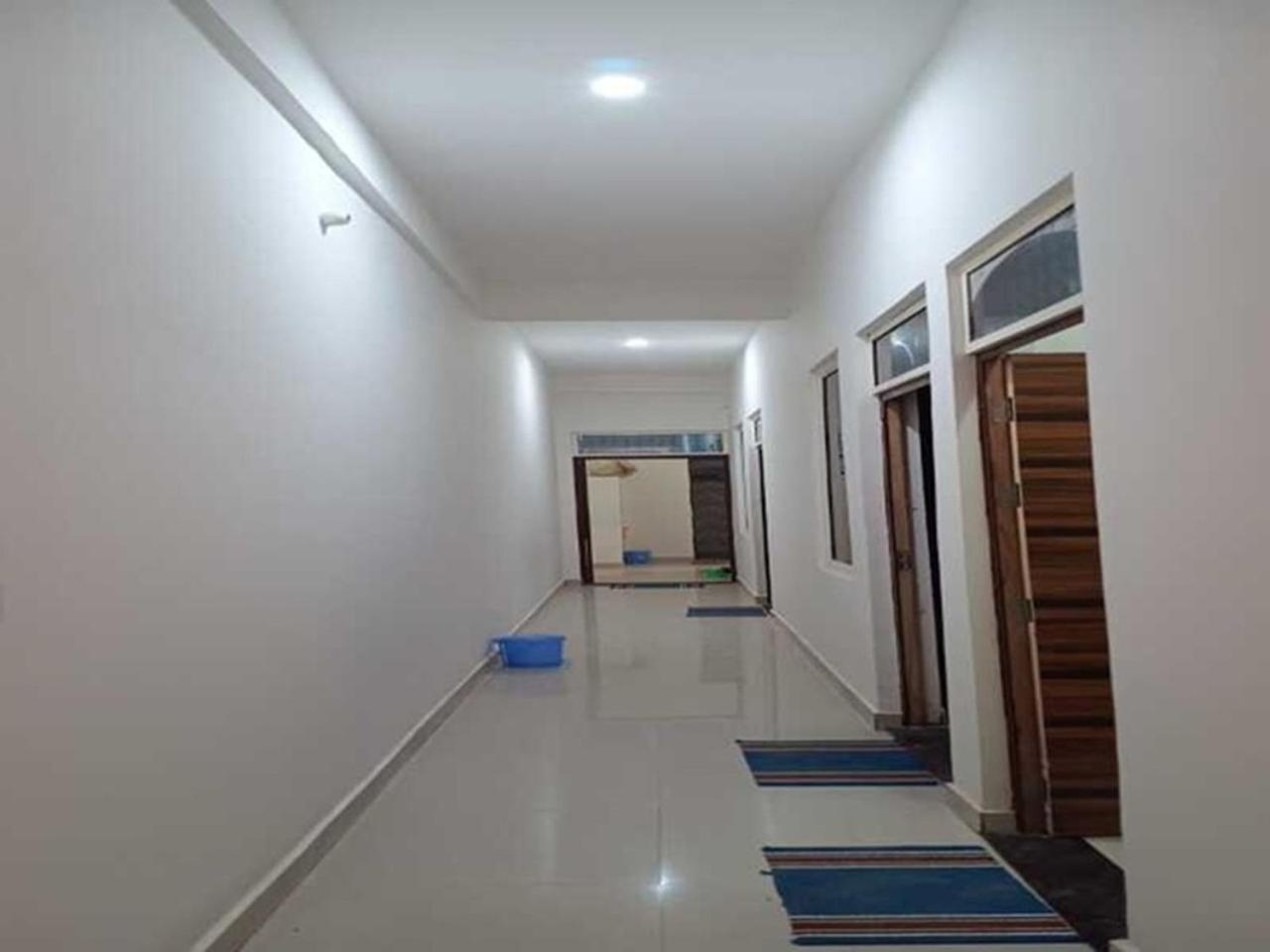 Hotel Geeta Dham à Vrindāvan Extérieur photo